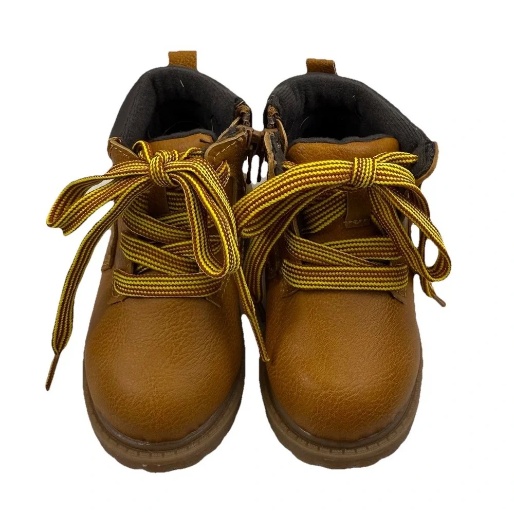 Carter's Unisex-Child Roy Fashion‎ Boot Size 5 Toddler